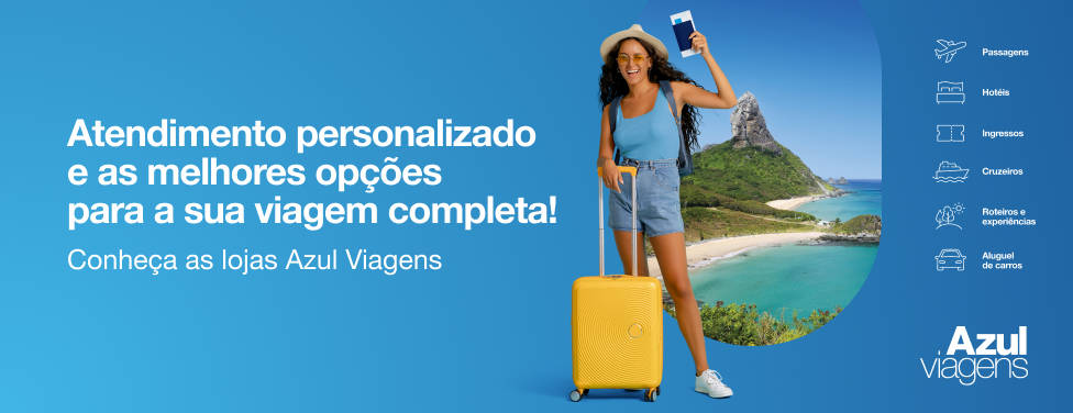 banner azul com uma muher de cabelo cacheado e mala amarelo com imagem de uma praia atrás da mulher